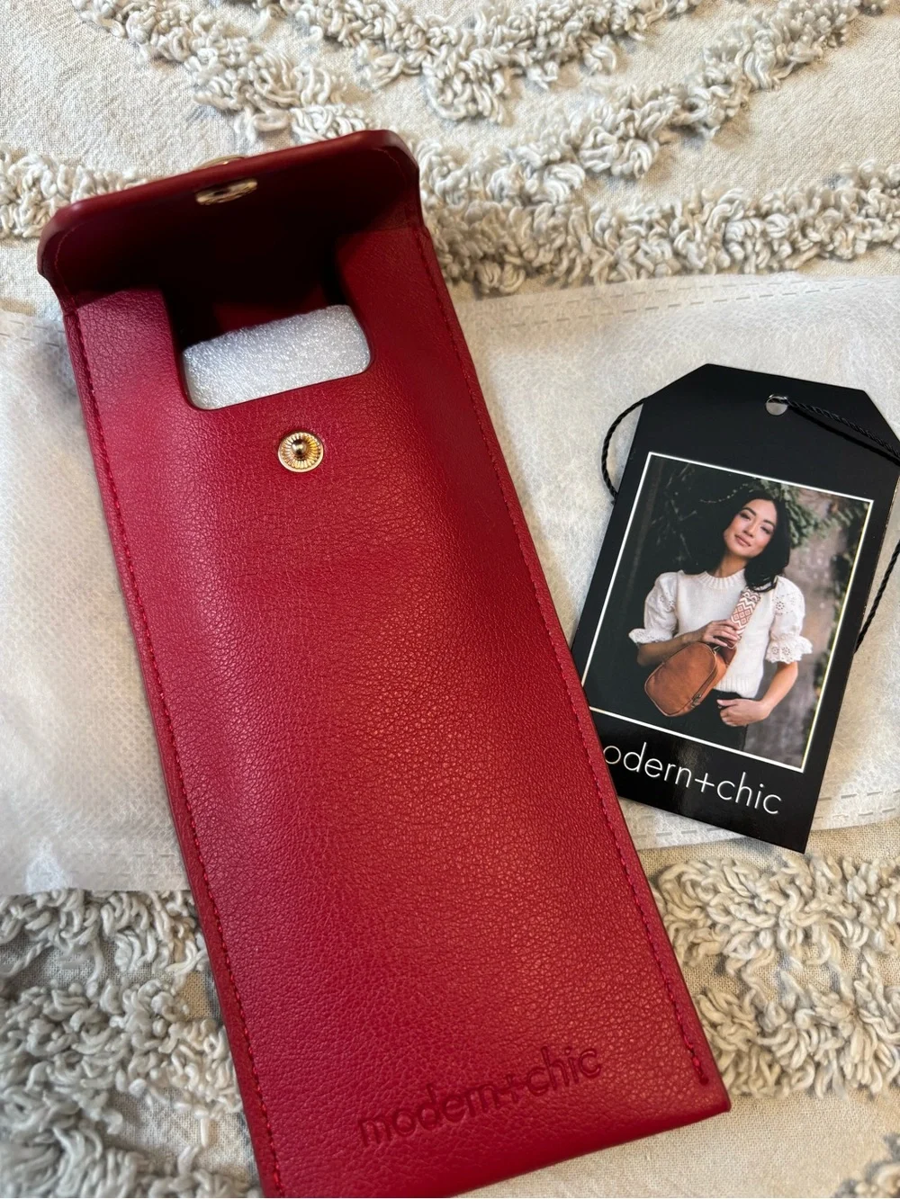 Modern+Chic Red Leather Sunglasses Case with Snap Closure - Picture 2 of 2